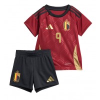 Camisa de Futebol Bélgica Leandro Trossard #9 Equipamento Principal Infantil Europeu 2024 Manga Curta (+ Calças curtas)